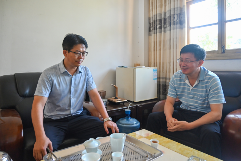 公司领导施忠雄到龙潭矿检查节前安全工作
